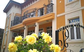 Вила Париж